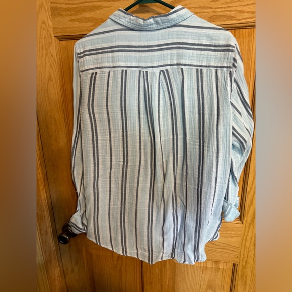 St. John’s Bay button down shirt - Picture 2 of 3